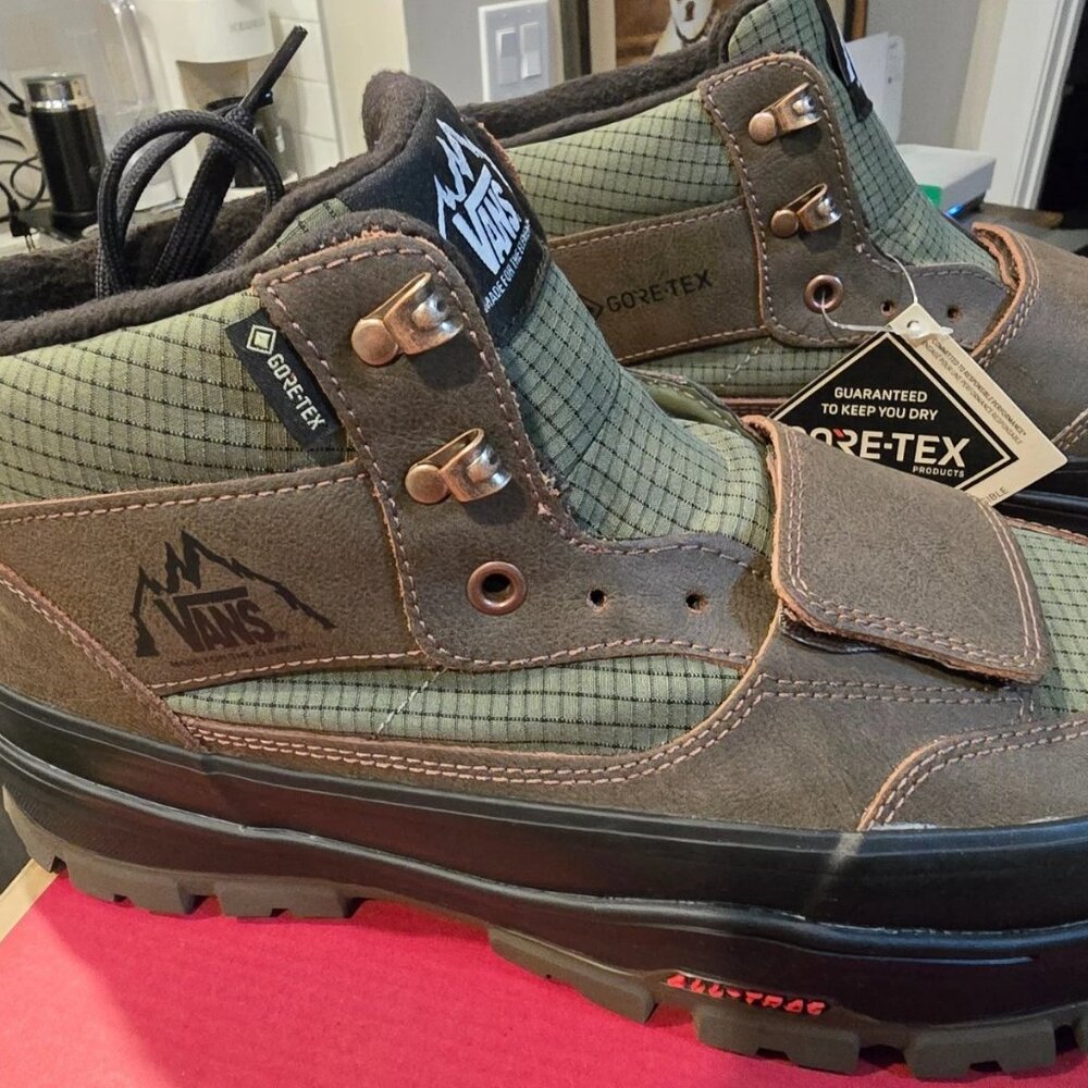 VANS MTE HALF CAB MOUNTAIN MID GORE TEX INSULATED BOOTS 2025 Men's Size 10.5 NEW